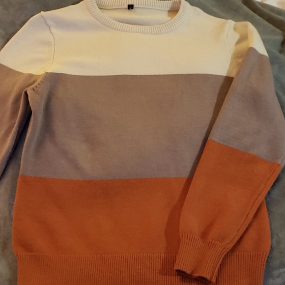 WOMENS SWEATER SIZE LARGE - Picture 2 of 5